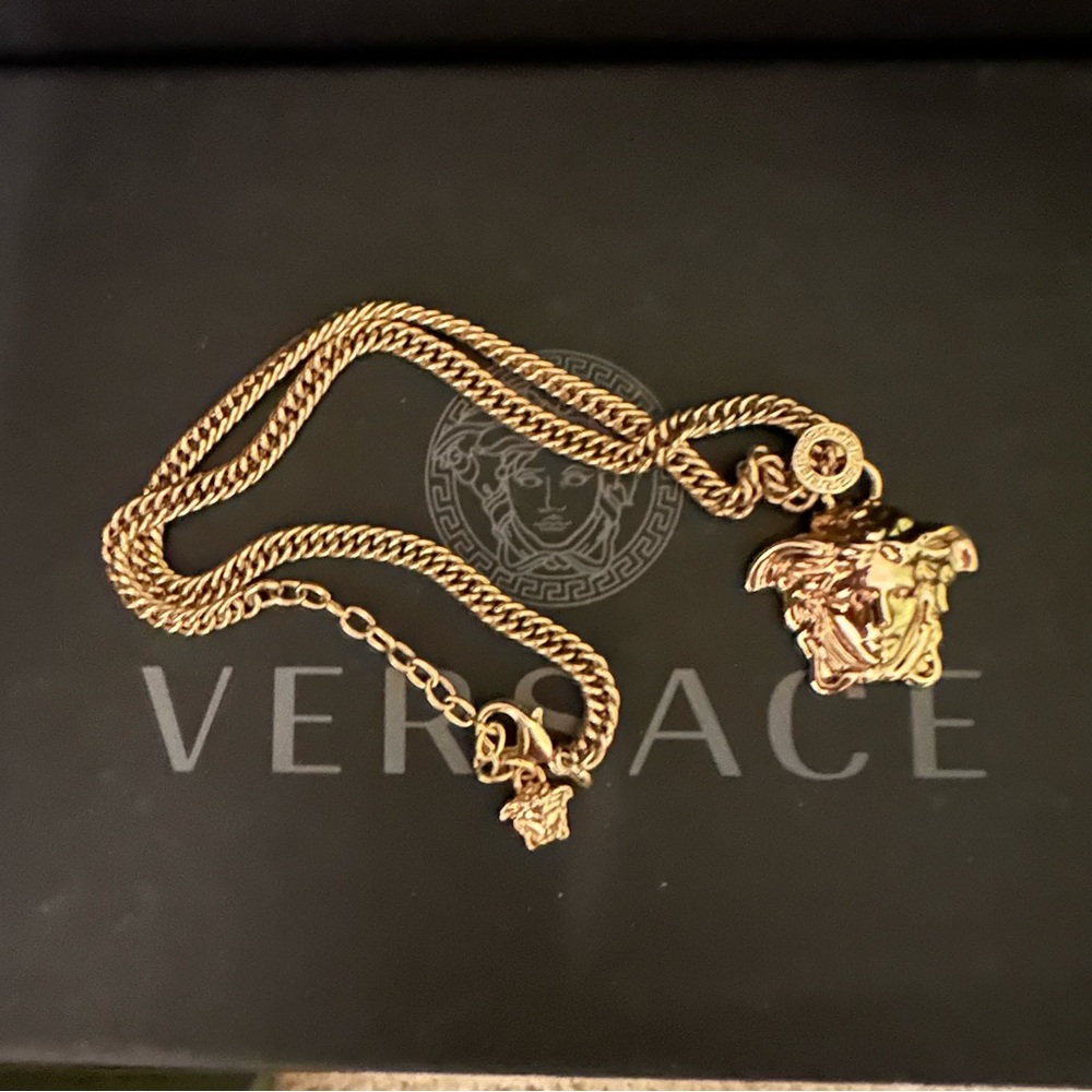 Versace Gold Medusa Pendant Necklace ⚜️
